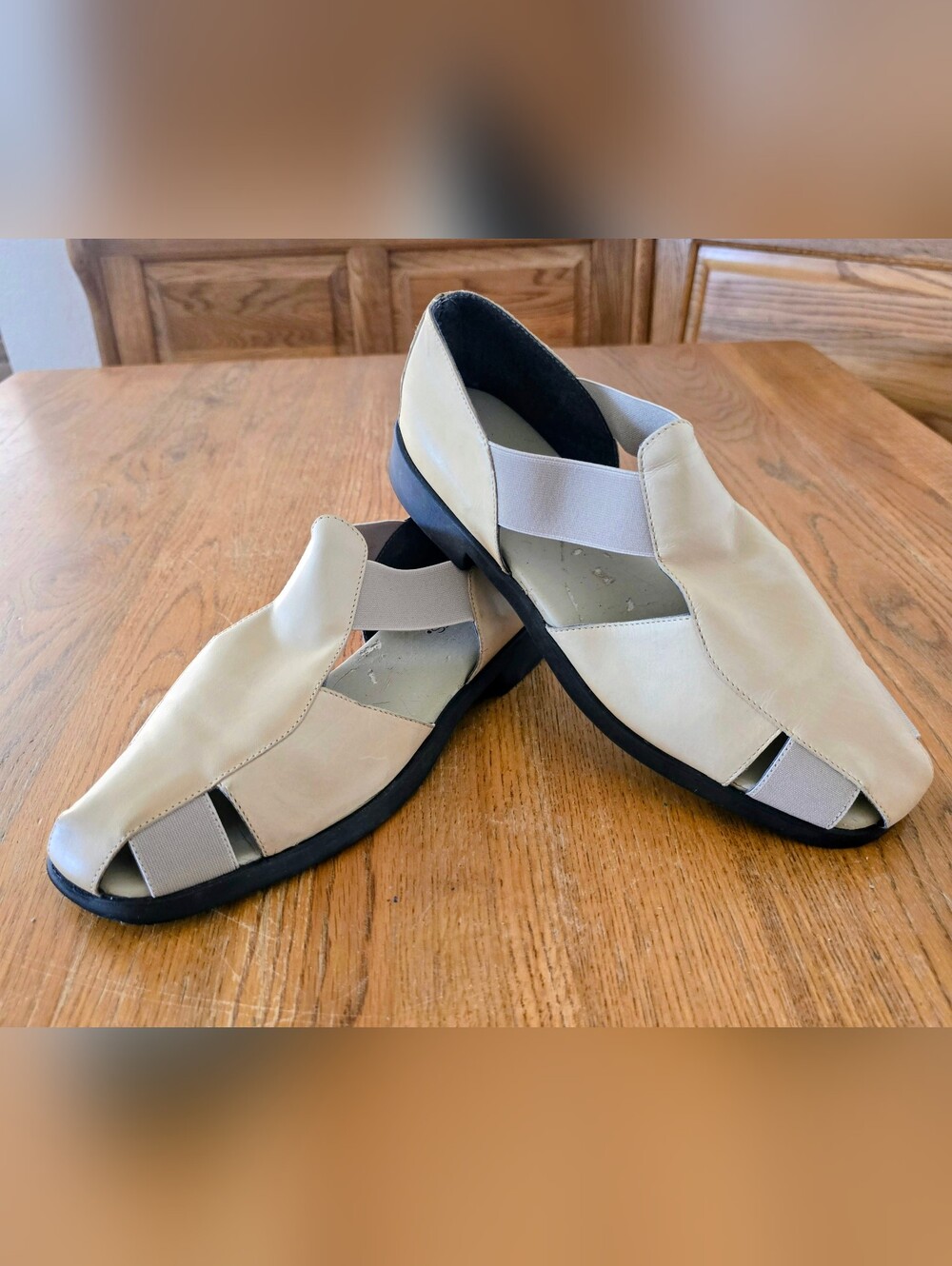 AEROSOLES Cream/Ivory Leather and Elastic Slip-On Flats Sandals-Size 9.5